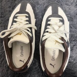 Puma unisex Cream and Gray Sneakers. Womens 9, men’s 7.5